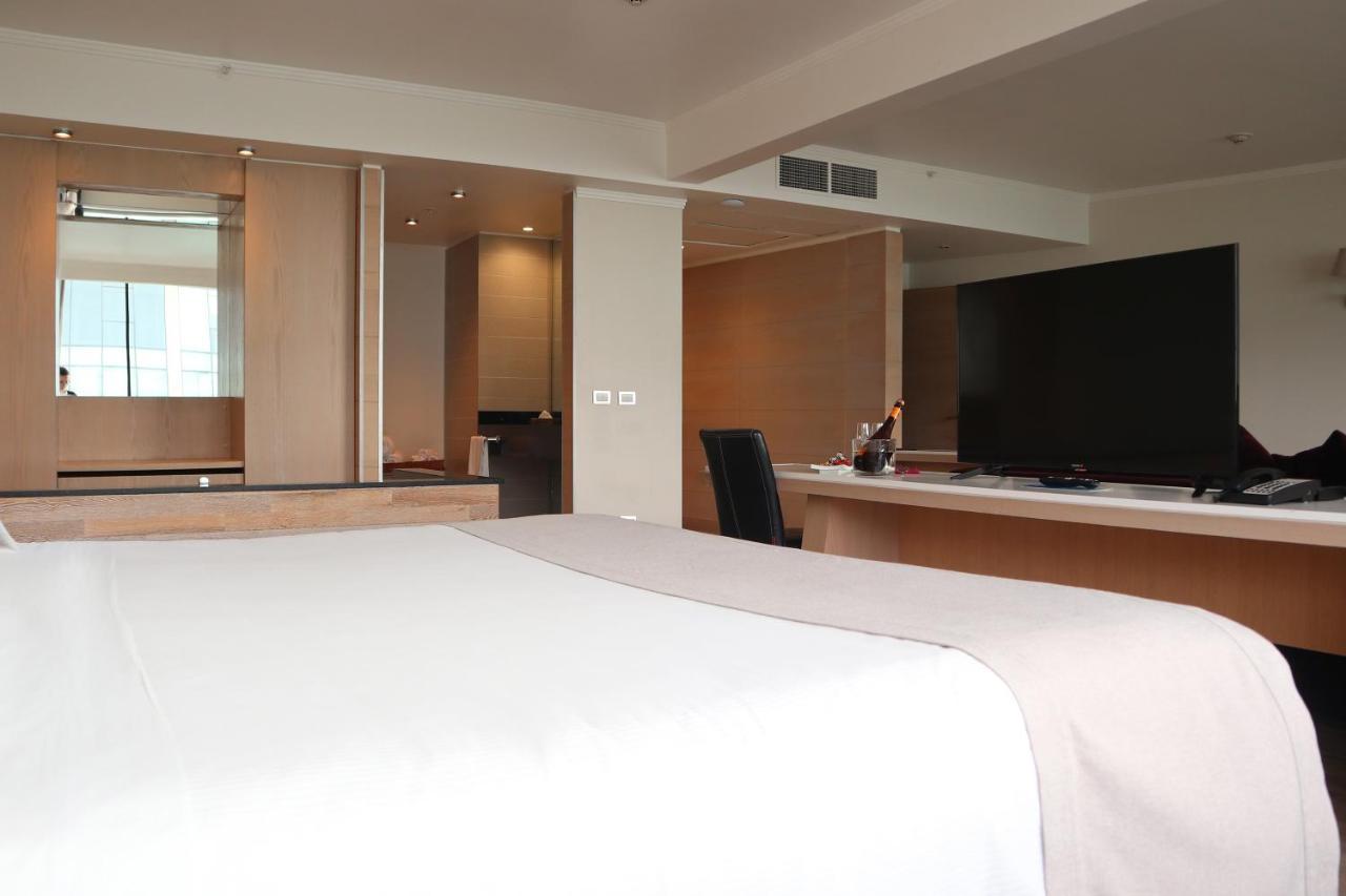 فندق Wyndham Concepcion Pettra المظهر الخارجي الصورة A room at the hotel