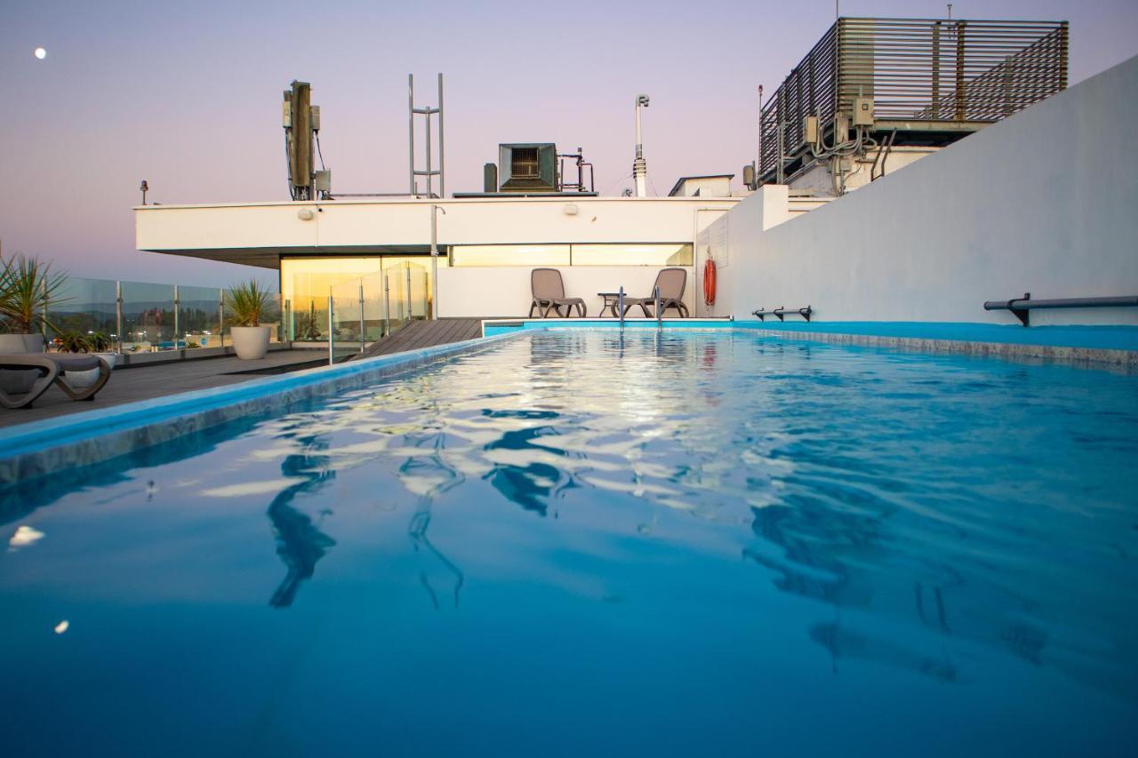 فندق Wyndham Concepcion Pettra المظهر الخارجي الصورة Rooftop pool