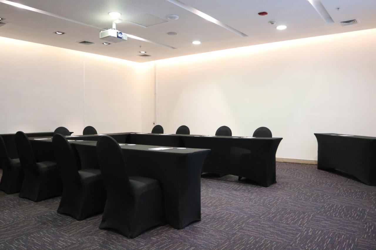 فندق Wyndham Concepcion Pettra المظهر الخارجي الصورة A meeting room at the hotel