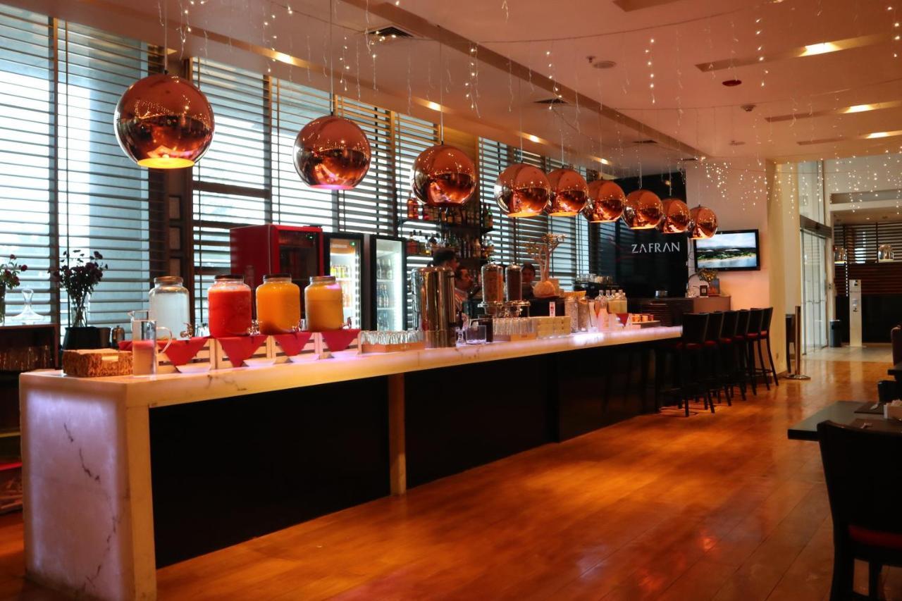 فندق Wyndham Concepcion Pettra المظهر الخارجي الصورة The bar at the lounge