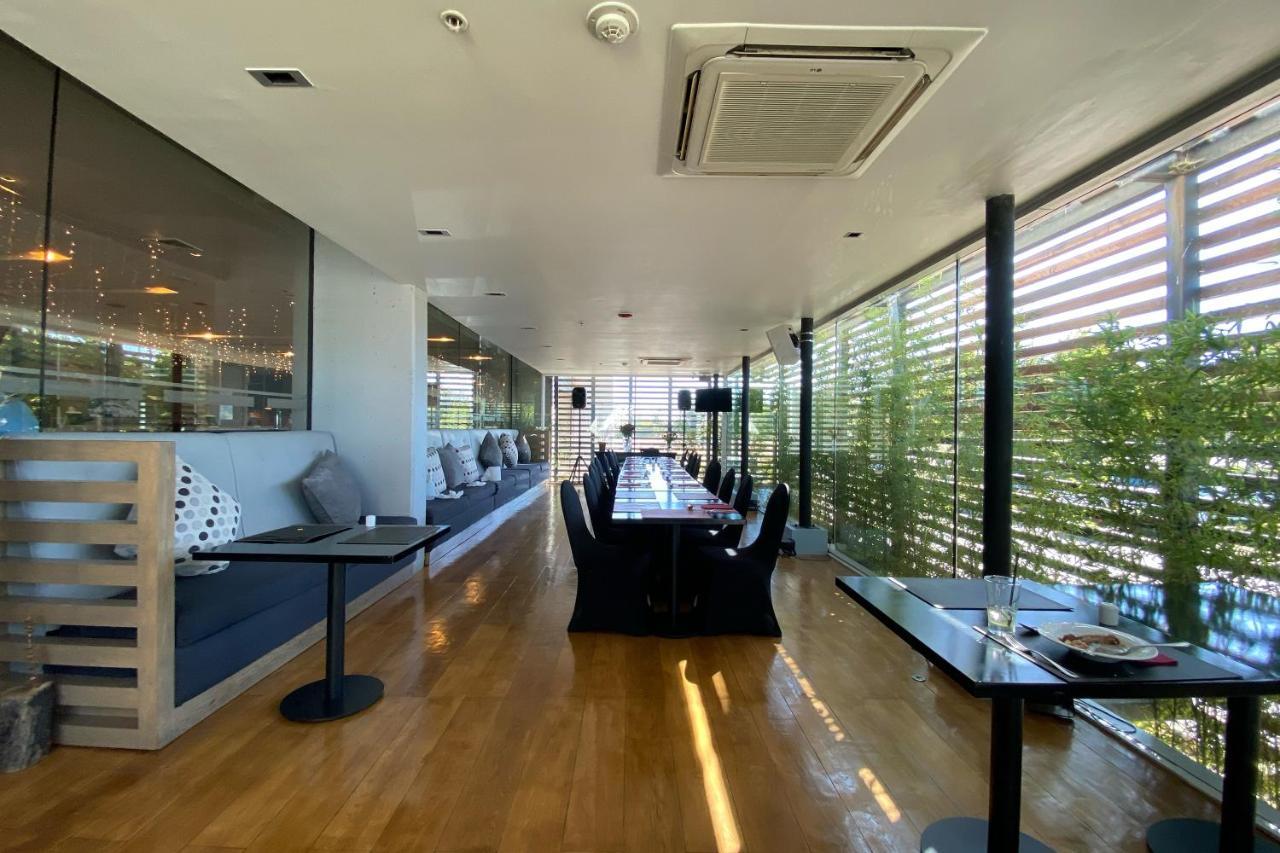فندق Wyndham Concepcion Pettra المظهر الخارجي الصورة The interior of the lounge