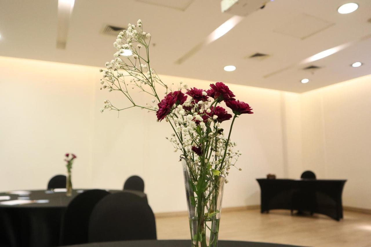 فندق Wyndham Concepcion Pettra المظهر الخارجي الصورة The interior of the gallery