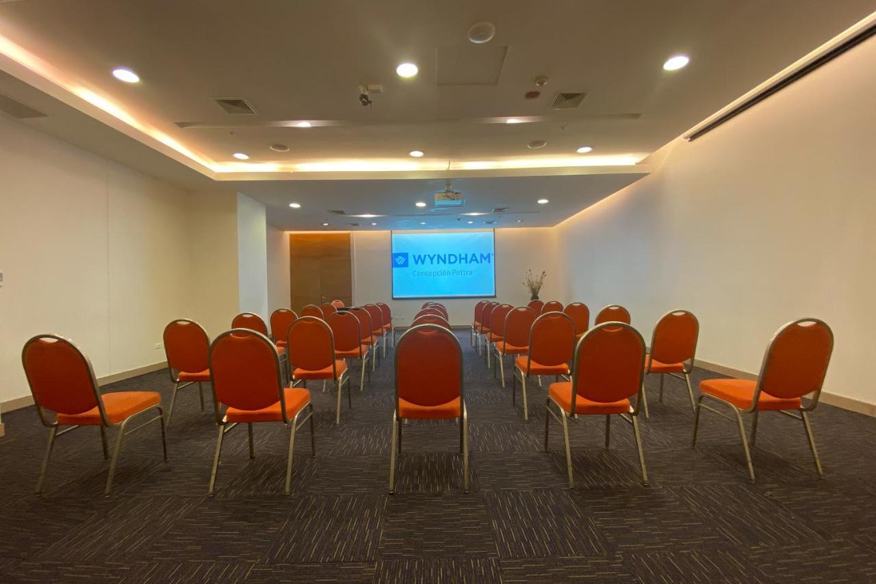 فندق Wyndham Concepcion Pettra المظهر الخارجي الصورة Meeting room at Wyndham Garden, Bangkok