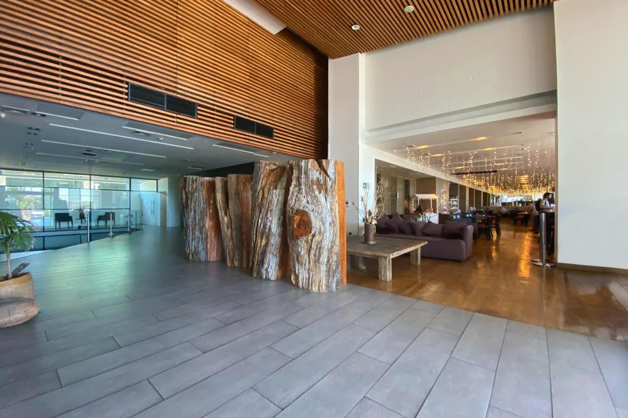 فندق Wyndham Concepcion Pettra المظهر الخارجي الصورة Interior of the lobby