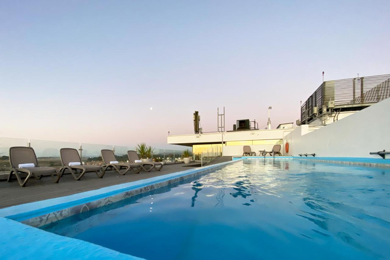 فندق Wyndham Concepcion Pettra المظهر الخارجي الصورة Rooftop pool