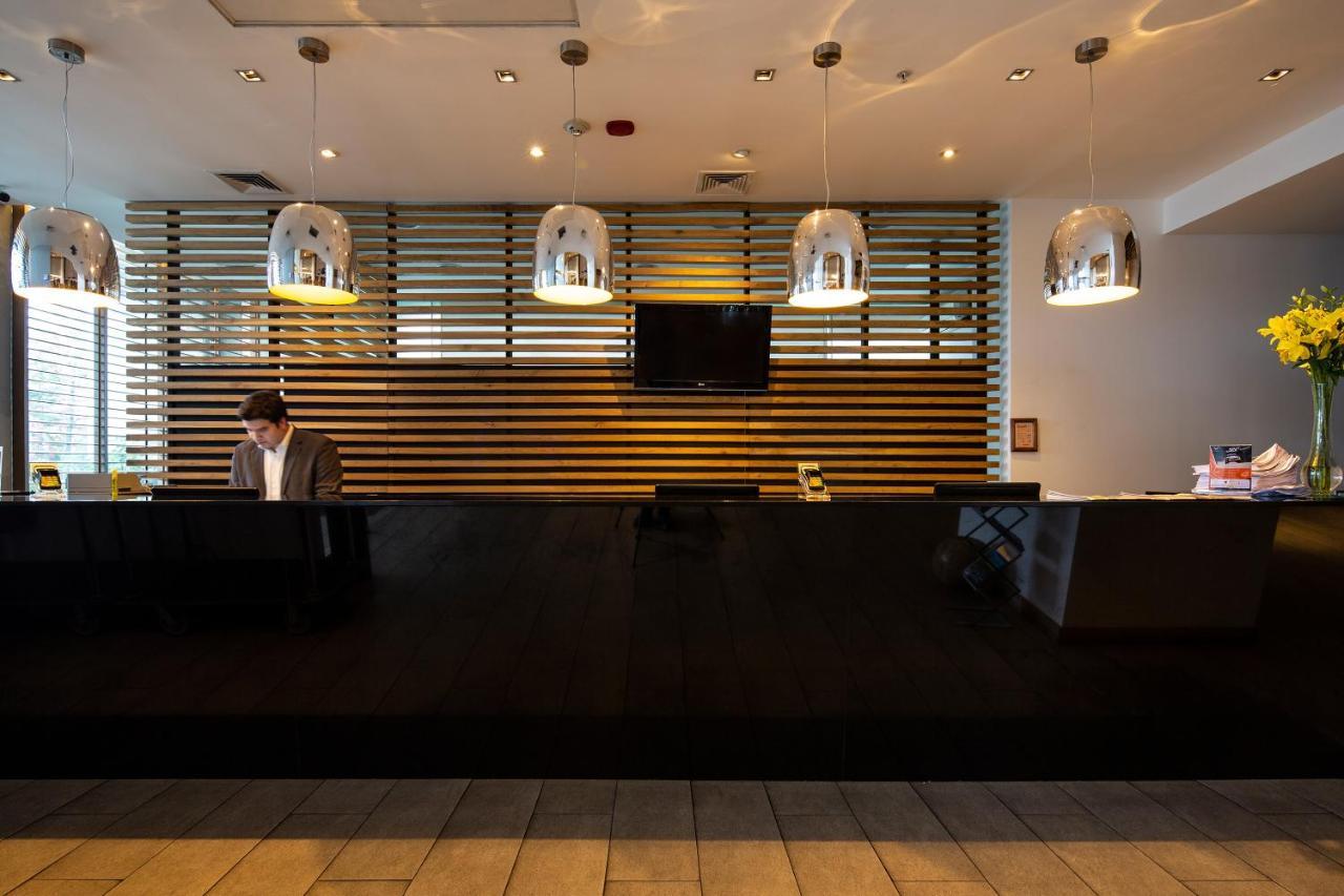 فندق Wyndham Concepcion Pettra المظهر الخارجي الصورة Reception desk at the hotel