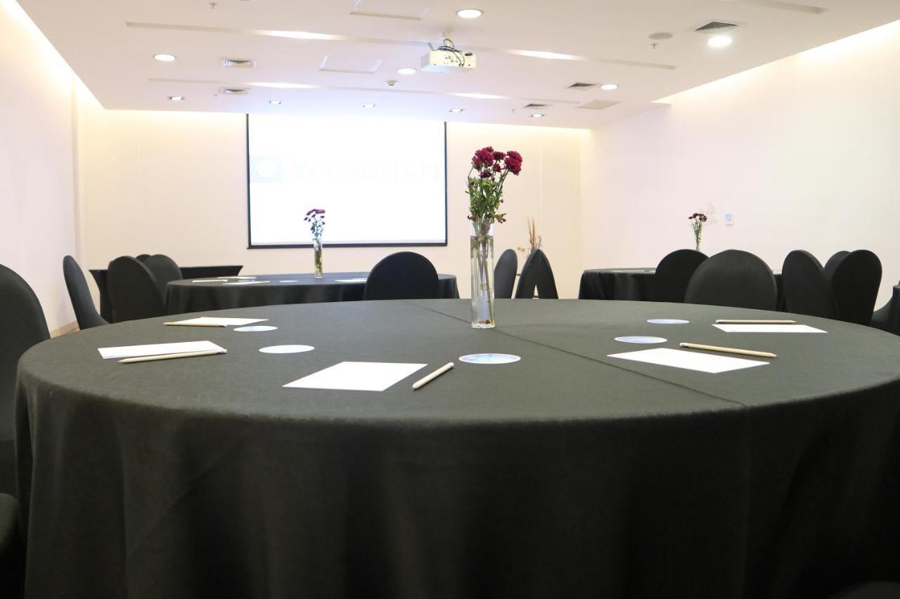 فندق Wyndham Concepcion Pettra المظهر الخارجي الصورة Meeting room
