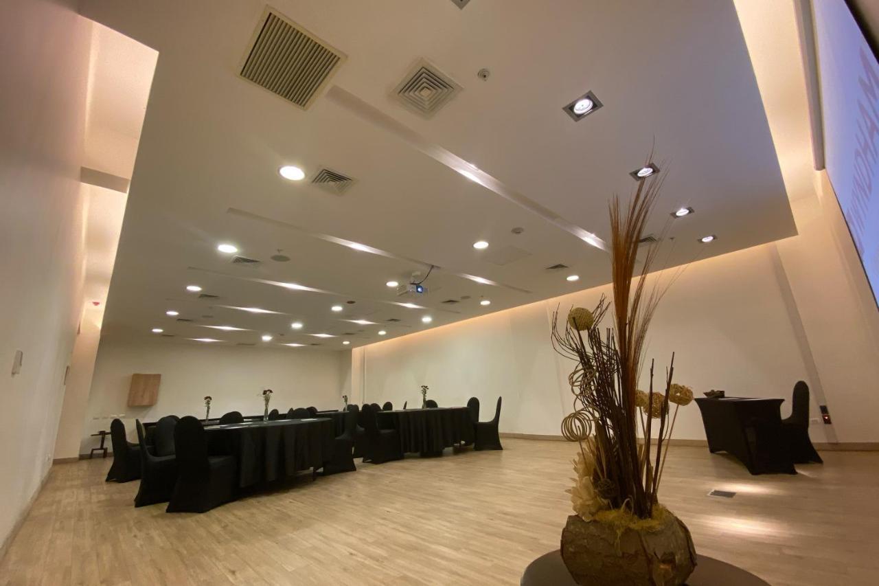 فندق Wyndham Concepcion Pettra المظهر الخارجي الصورة The interior of the conference room