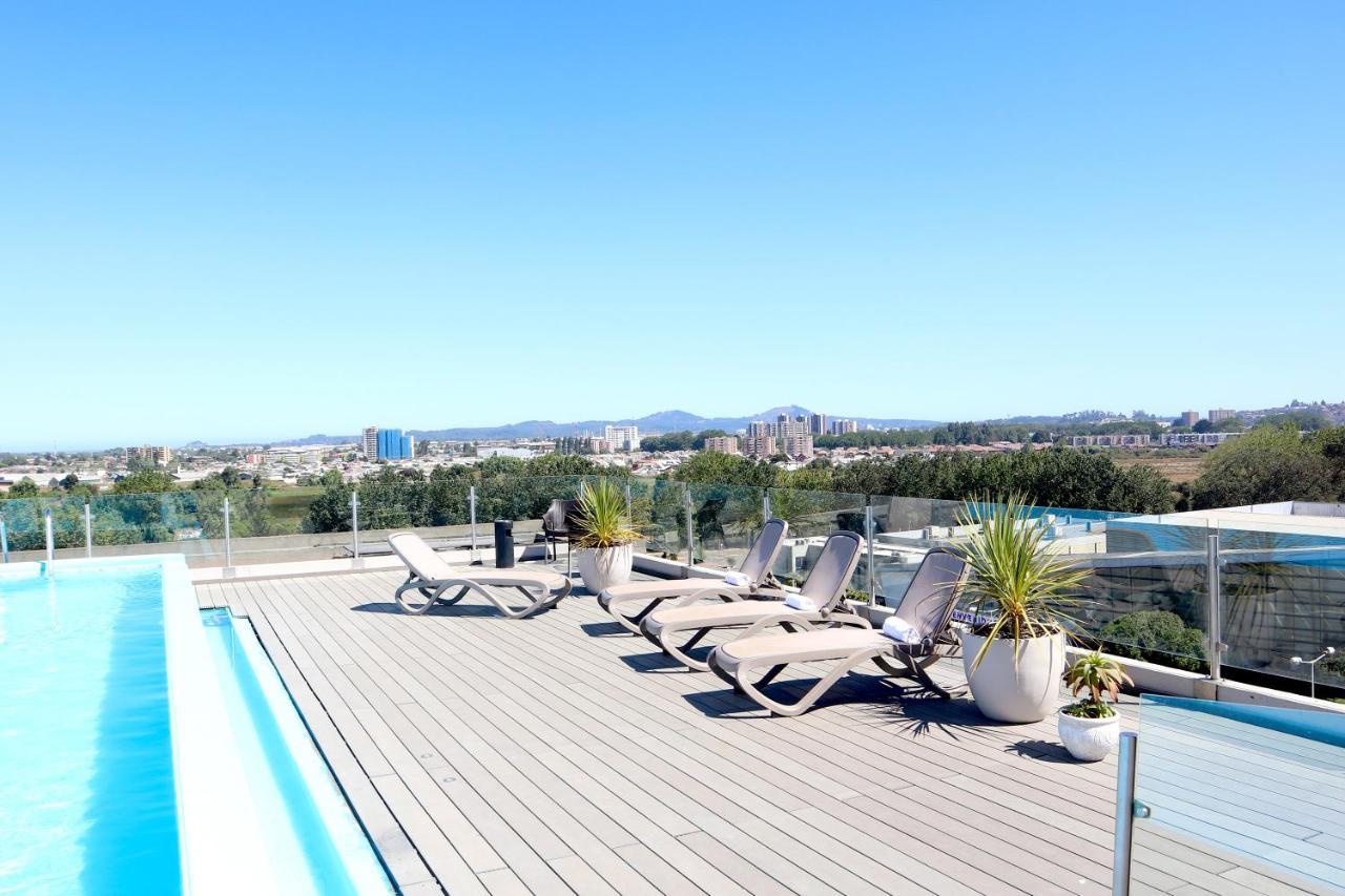 فندق Wyndham Concepcion Pettra المظهر الخارجي الصورة Rooftop pool at the Hotel Indigo San Diego